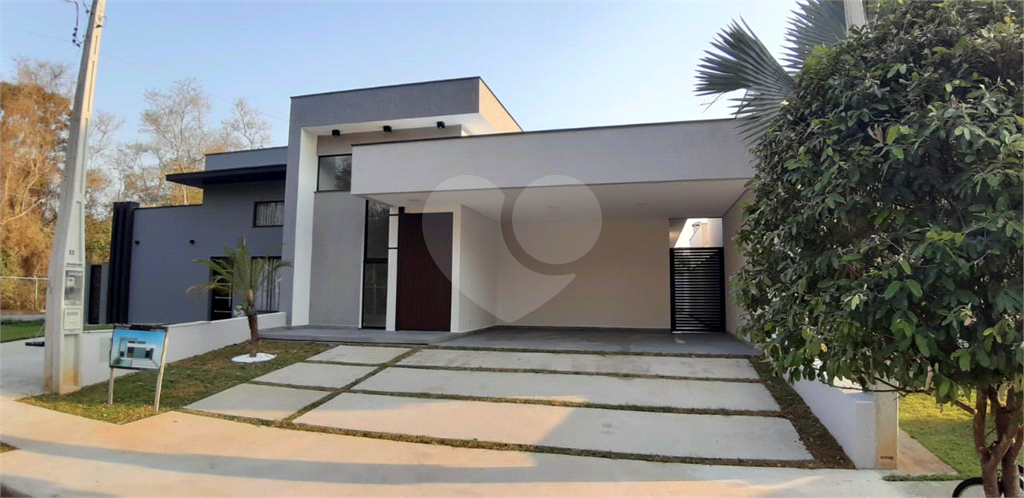 Casa à venda com 3 quartos, 167m² - Foto 1