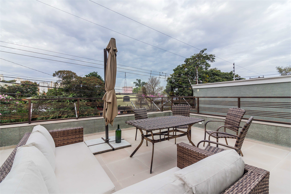 CASA Á VENDA COM 4 QUARTOS, 4 SUÍTES, 4 VAGAS, PISCINA EM ALTO DE PINHEIROS.