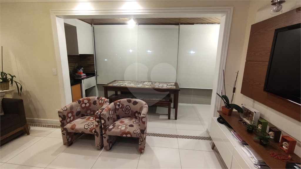 APARTAMENTO em JARDIM ZAIRA