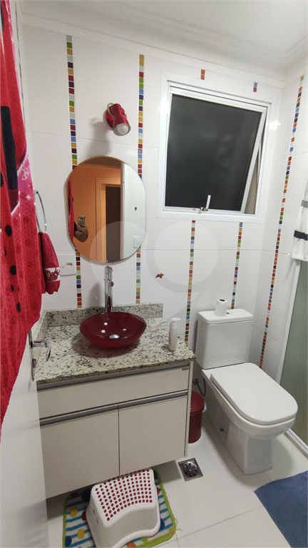 APARTAMENTO em JARDIM ZAIRA
