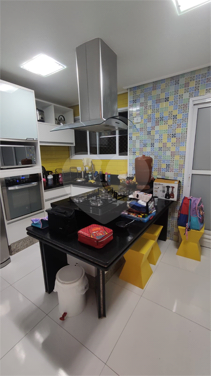 APARTAMENTO em JARDIM ZAIRA