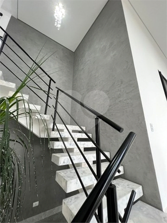 Casa em condomínio 334m²  com 3 suítes + Suíte master e 4 vagas 