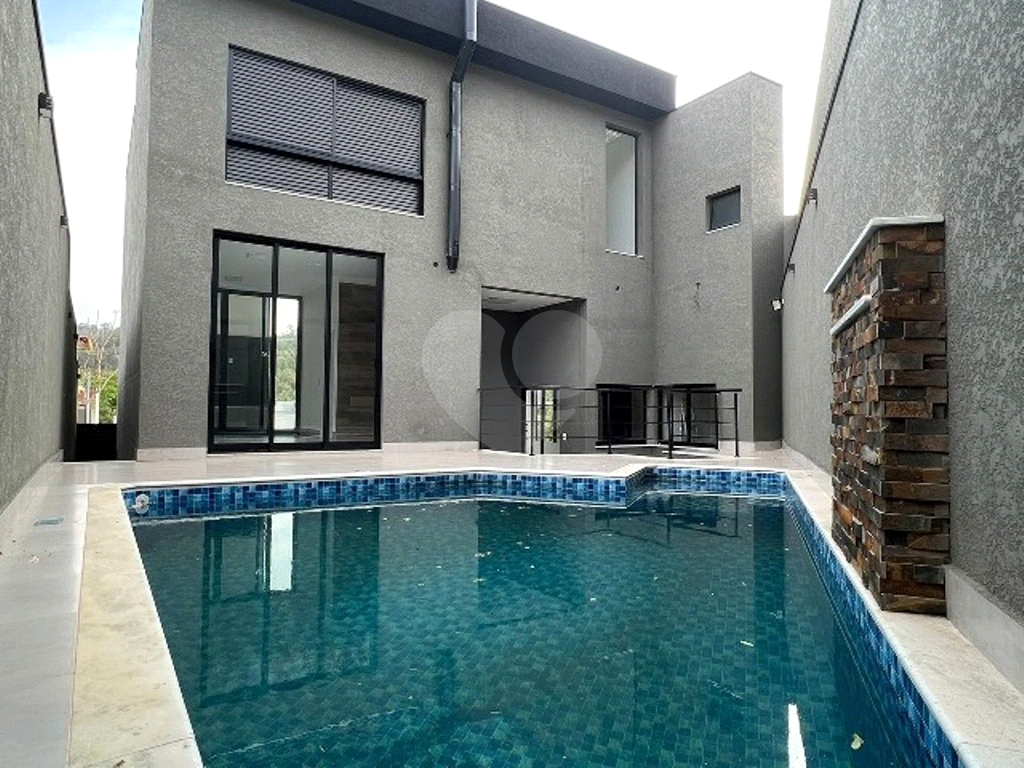 Casa em condomínio 334m²  com 3 suítes + Suíte master e 4 vagas 