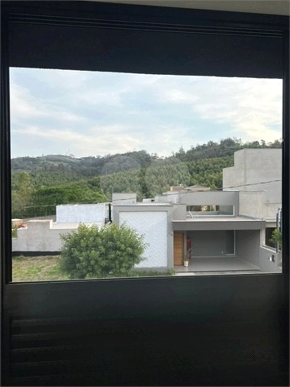 Casa em condomínio 334m²  com 3 suítes + Suíte master e 4 vagas 
