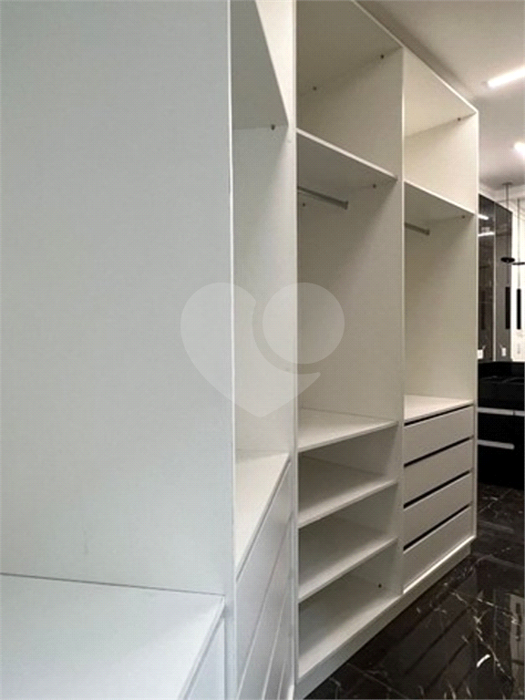 Casa em condomínio 334m²  com 3 suítes + Suíte master e 4 vagas 