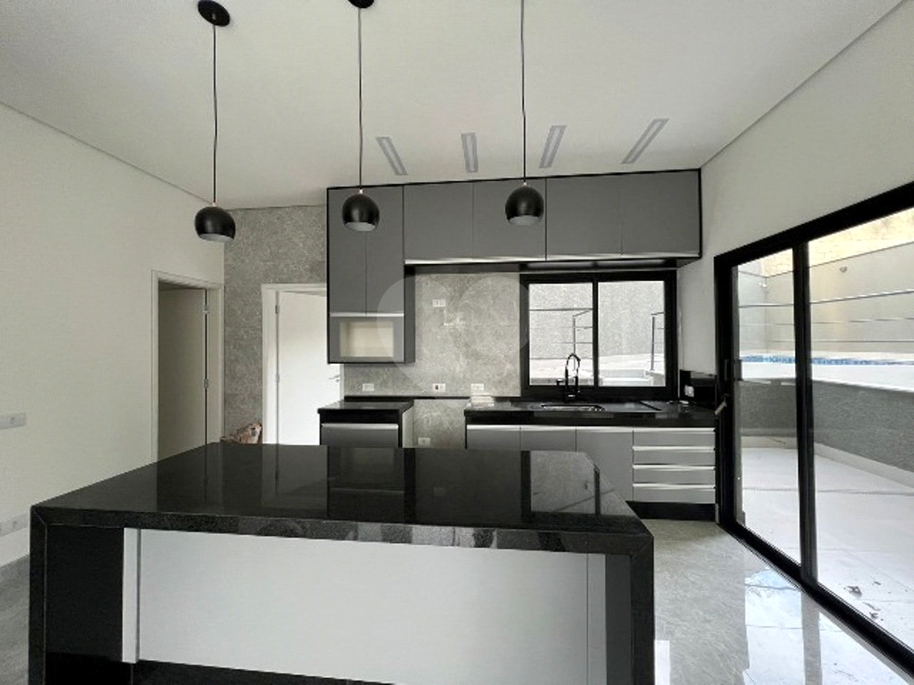 Casa em condomínio 334m²  com 3 suítes + Suíte master e 4 vagas 