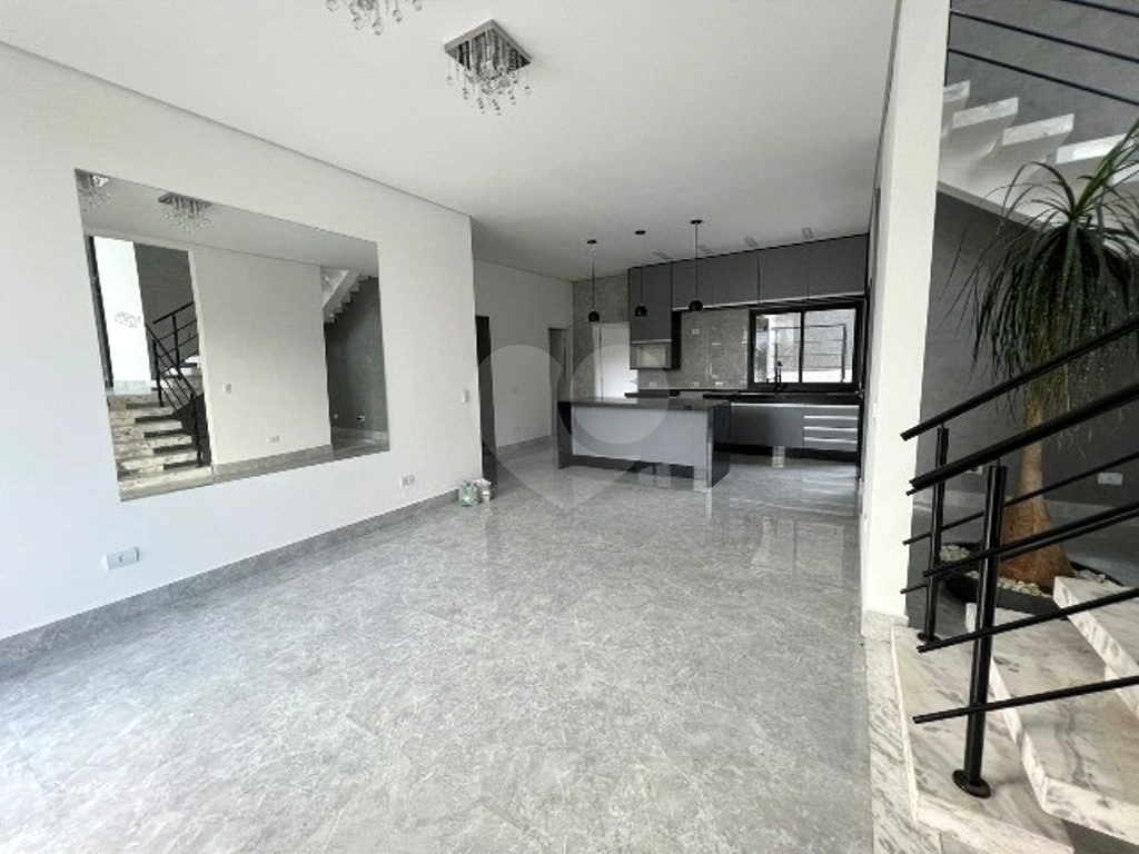 Casa em condomínio 334m²  com 3 suítes + Suíte master e 4 vagas 