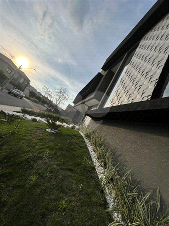 Casa em condomínio 334m²  com 3 suítes + Suíte master e 4 vagas 