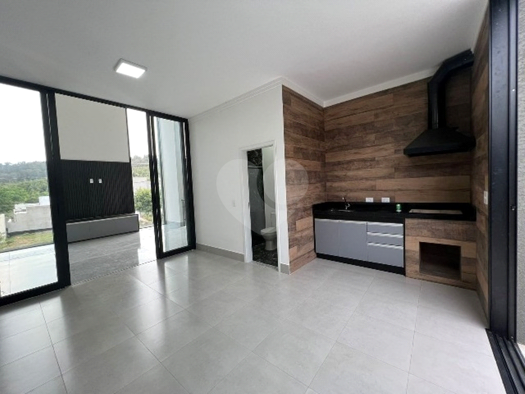 Casa em condomínio 334m²  com 3 suítes + Suíte master e 4 vagas 