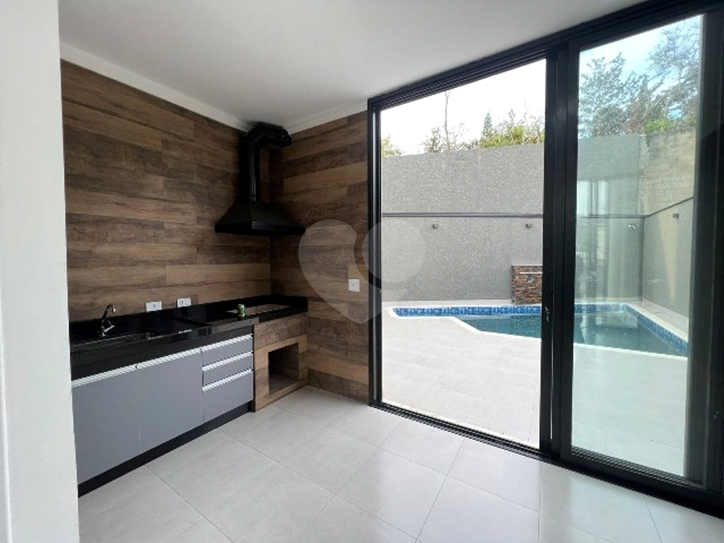 Casa em condomínio 334m²  com 3 suítes + Suíte master e 4 vagas 