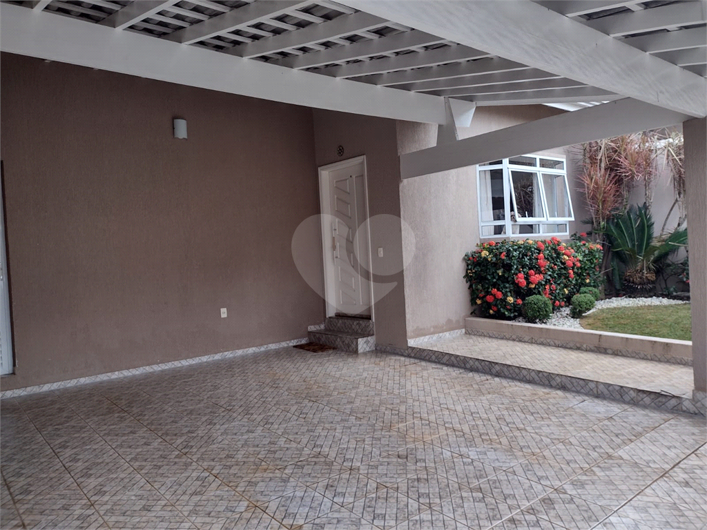 Casa à venda com 3 quartos, 300m² - Foto 1