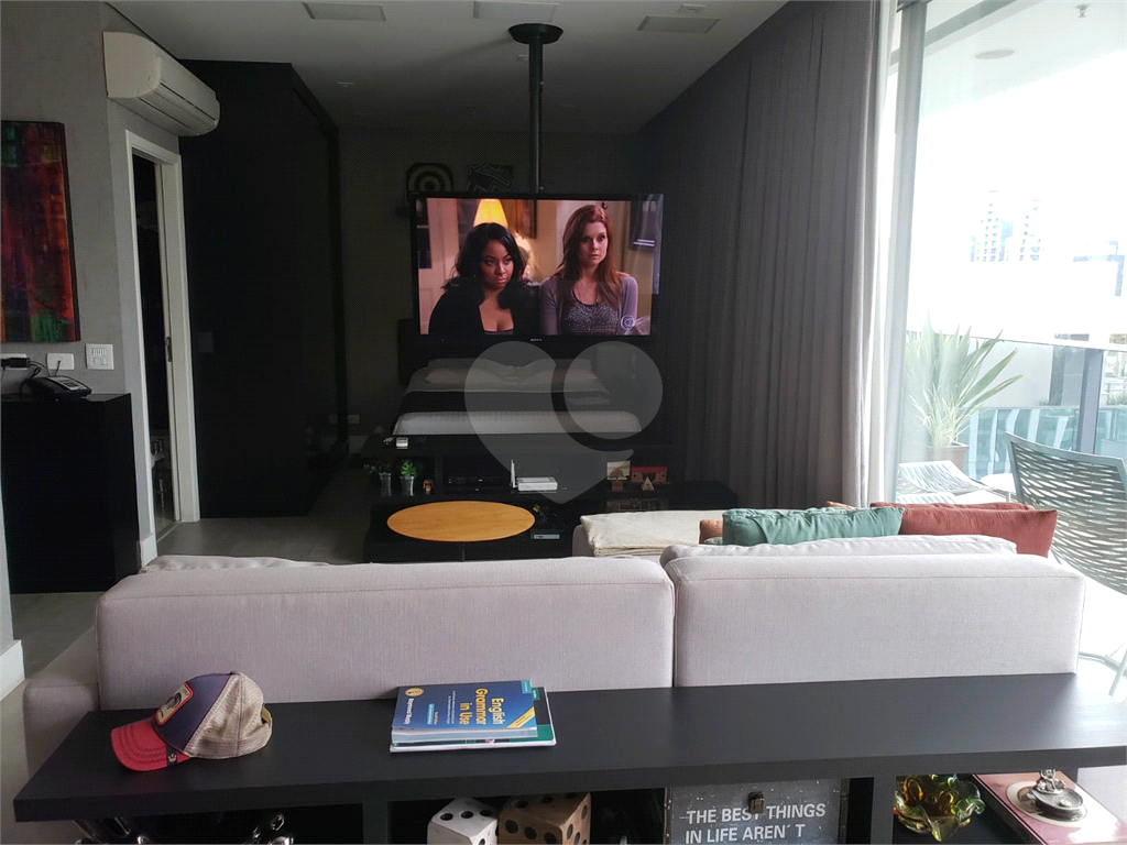FLAT NA AV. FARIA LIMA