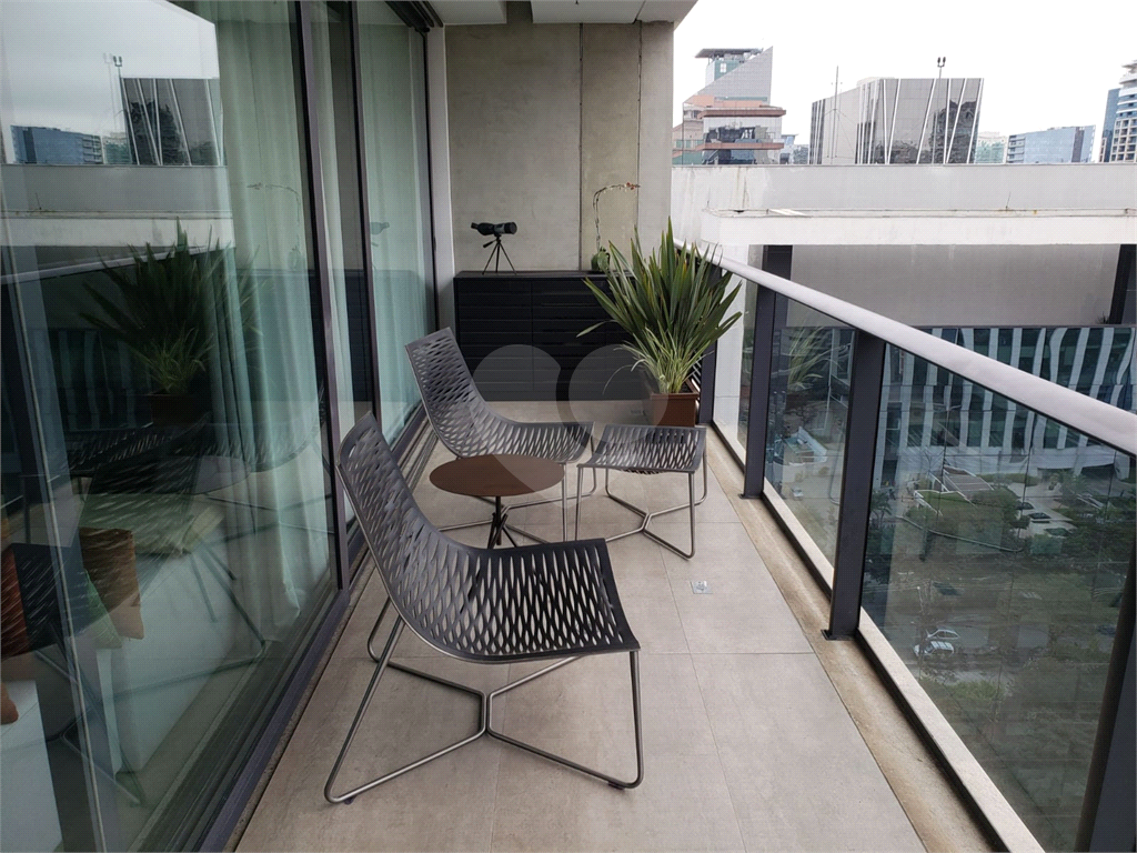 FLAT NA AV. FARIA LIMA