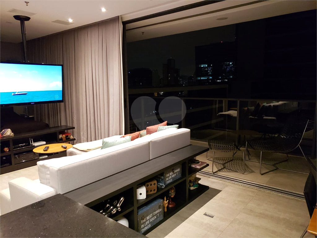 FLAT NA AV. FARIA LIMA