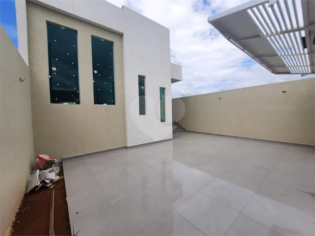 Casa à venda com 3 quartos, 132m² - Foto 1