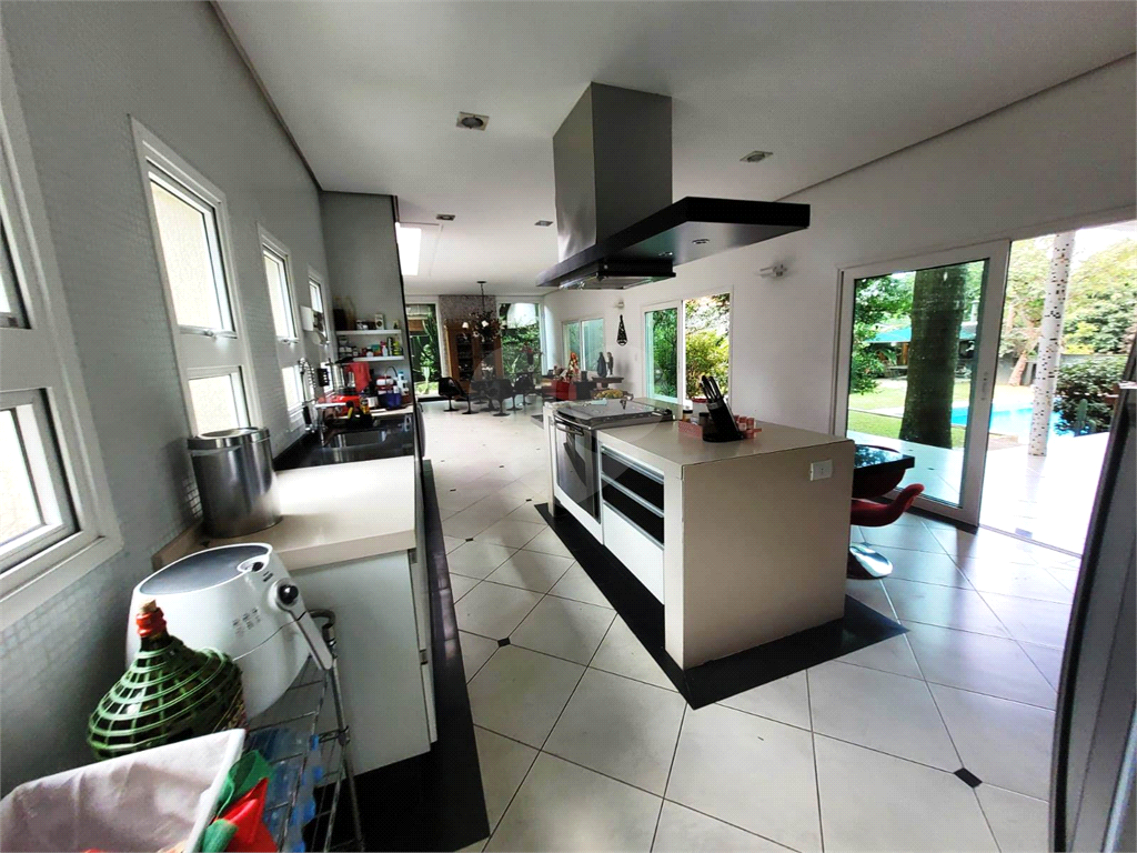 Casa á Venda no Tremembé com 03 Suítes e 8 Vagas por R$ 3.998.000,00