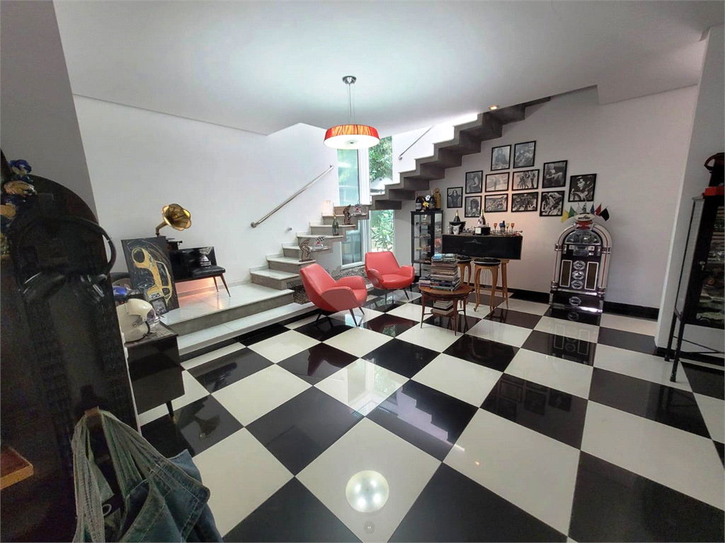 Casa á Venda no Tremembé com 03 Suítes e 8 Vagas por R$ 3.998.000,00