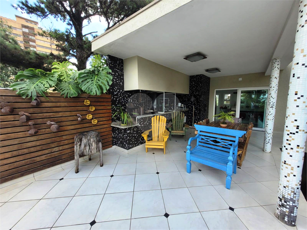 Casa á Venda no Tremembé com 03 Suítes e 8 Vagas por R$ 3.998.000,00