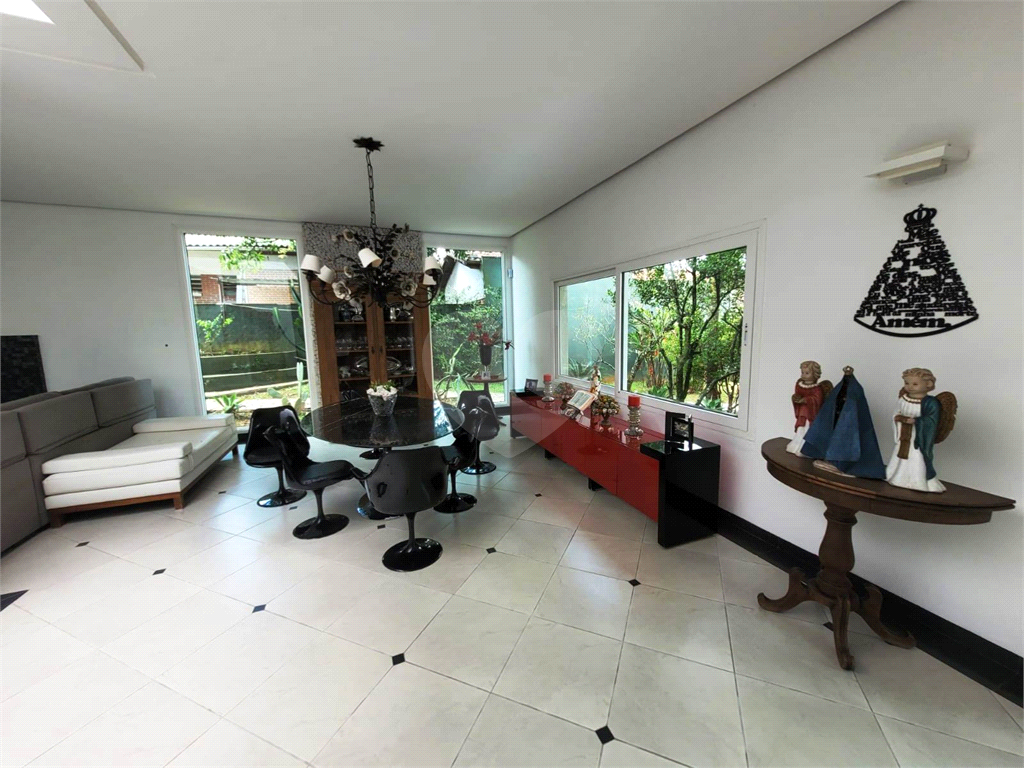 Casa á Venda no Tremembé com 03 Suítes e 8 Vagas por R$ 3.998.000,00