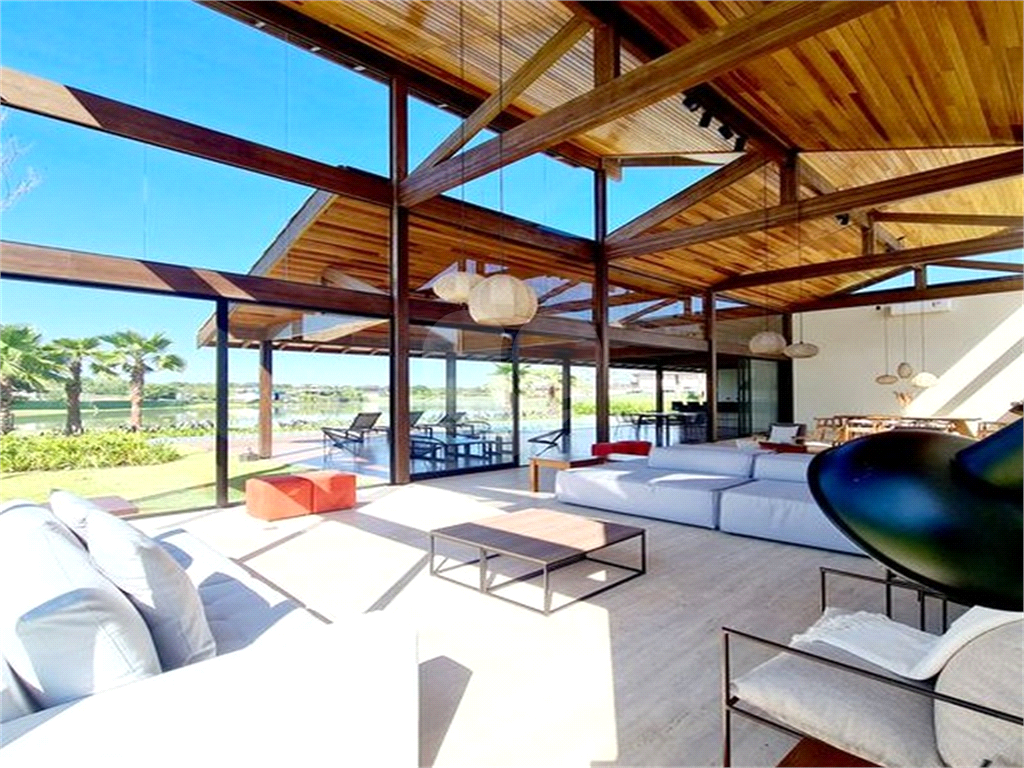 CASA CONDOMÍNIO FAZENDA BOA VISTA REFERÊNCIA NO PAÍS. 7 SUÍTES. NOVA. PRONTA PARA MORAR.