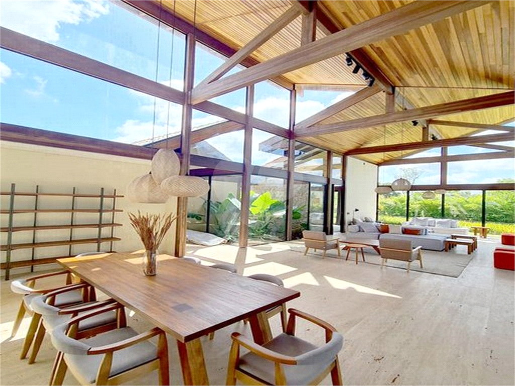 CASA CONDOMÍNIO FAZENDA BOA VISTA REFERÊNCIA NO PAÍS. 7 SUÍTES. NOVA. PRONTA PARA MORAR.