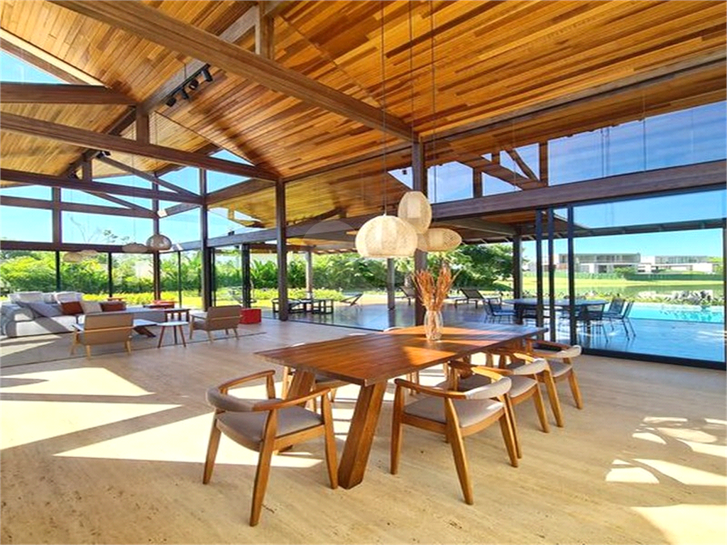 CASA CONDOMÍNIO FAZENDA BOA VISTA REFERÊNCIA NO PAÍS. 7 SUÍTES. NOVA. PRONTA PARA MORAR.