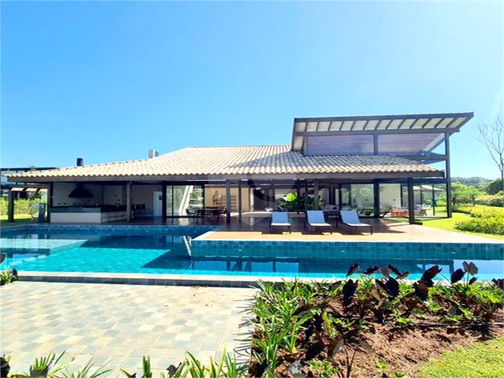 CASA CONDOMÍNIO FAZENDA BOA VISTA REFERÊNCIA NO PAÍS. 7 SUÍTES. NOVA. PRONTA PARA MORAR.