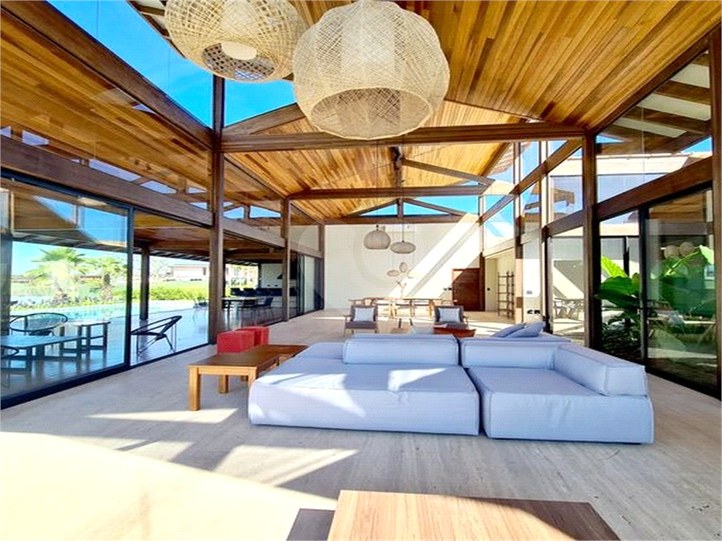 CASA CONDOMÍNIO FAZENDA BOA VISTA REFERÊNCIA NO PAÍS. 7 SUÍTES. NOVA. PRONTA PARA MORAR.