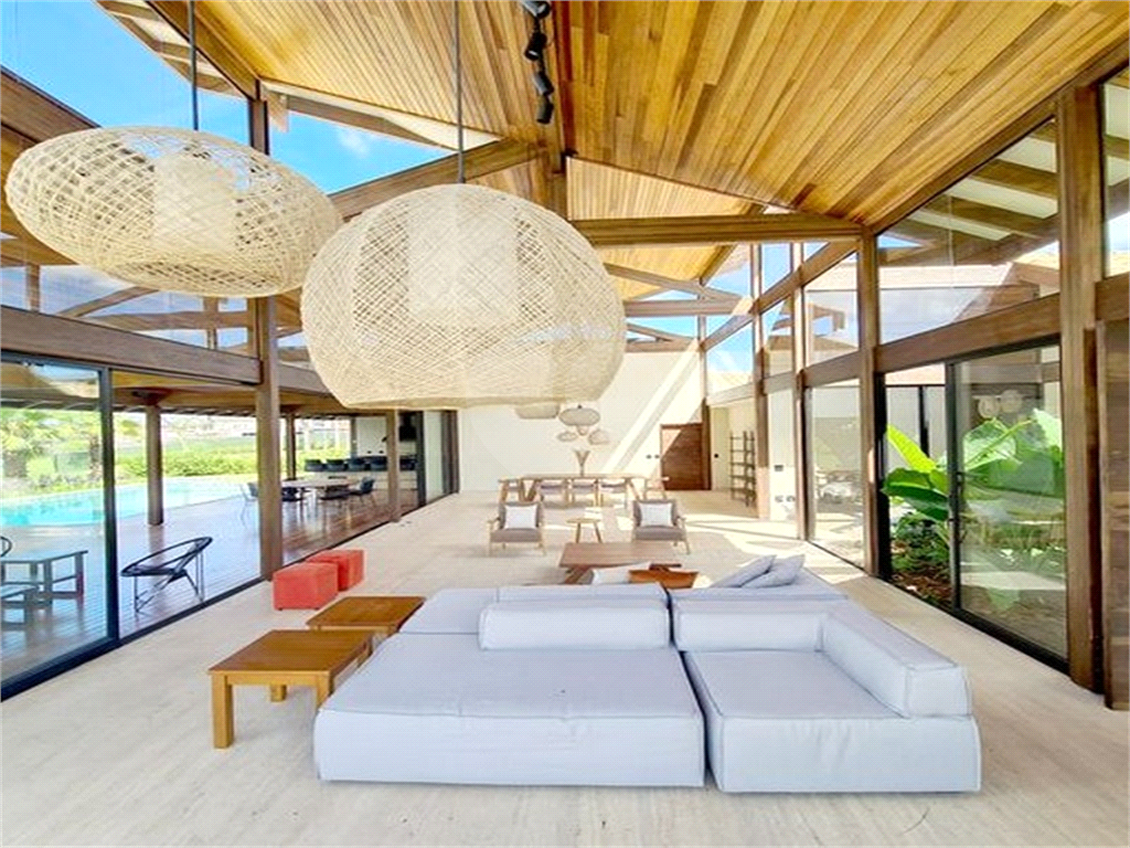 CASA CONDOMÍNIO FAZENDA BOA VISTA REFERÊNCIA NO PAÍS. 7 SUÍTES. NOVA. PRONTA PARA MORAR.