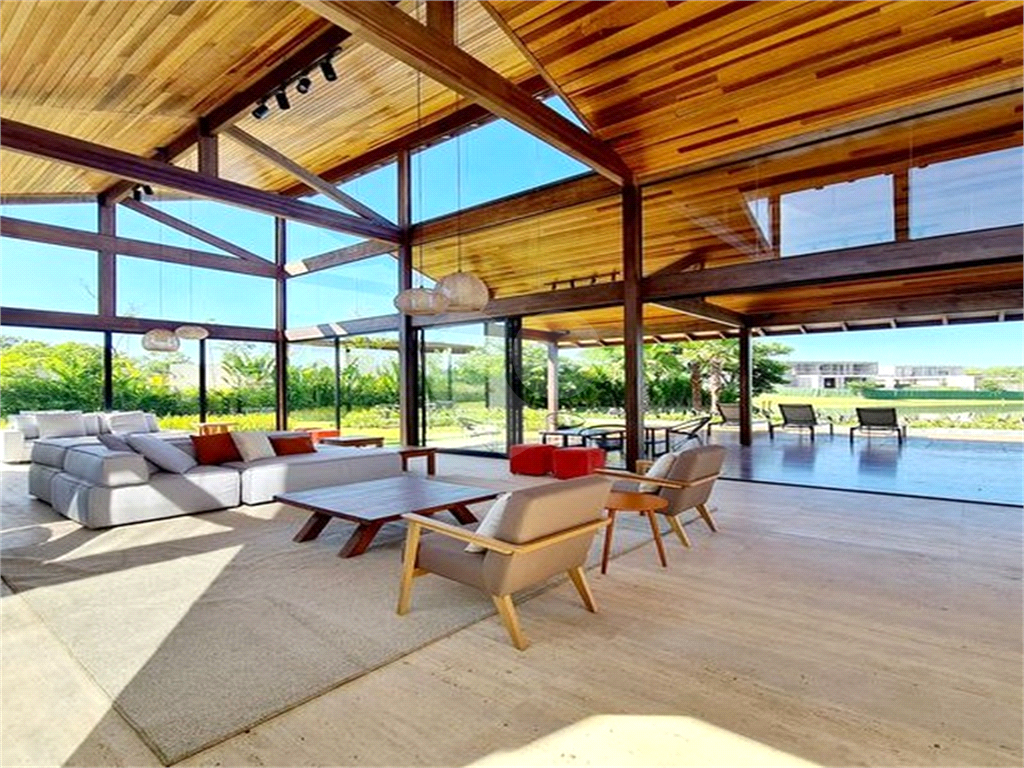 CASA CONDOMÍNIO FAZENDA BOA VISTA REFERÊNCIA NO PAÍS. 7 SUÍTES. NOVA. PRONTA PARA MORAR.
