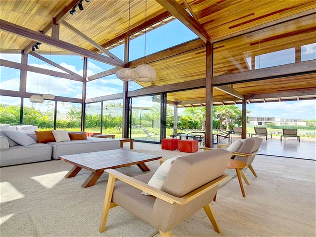 CASA CONDOMÍNIO FAZENDA BOA VISTA REFERÊNCIA NO PAÍS. 7 SUÍTES. NOVA. PRONTA PARA MORAR.
