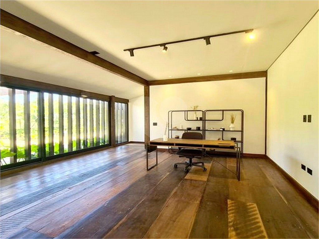 CASA CONDOMÍNIO FAZENDA BOA VISTA REFERÊNCIA NO PAÍS. 7 SUÍTES. NOVA. PRONTA PARA MORAR.