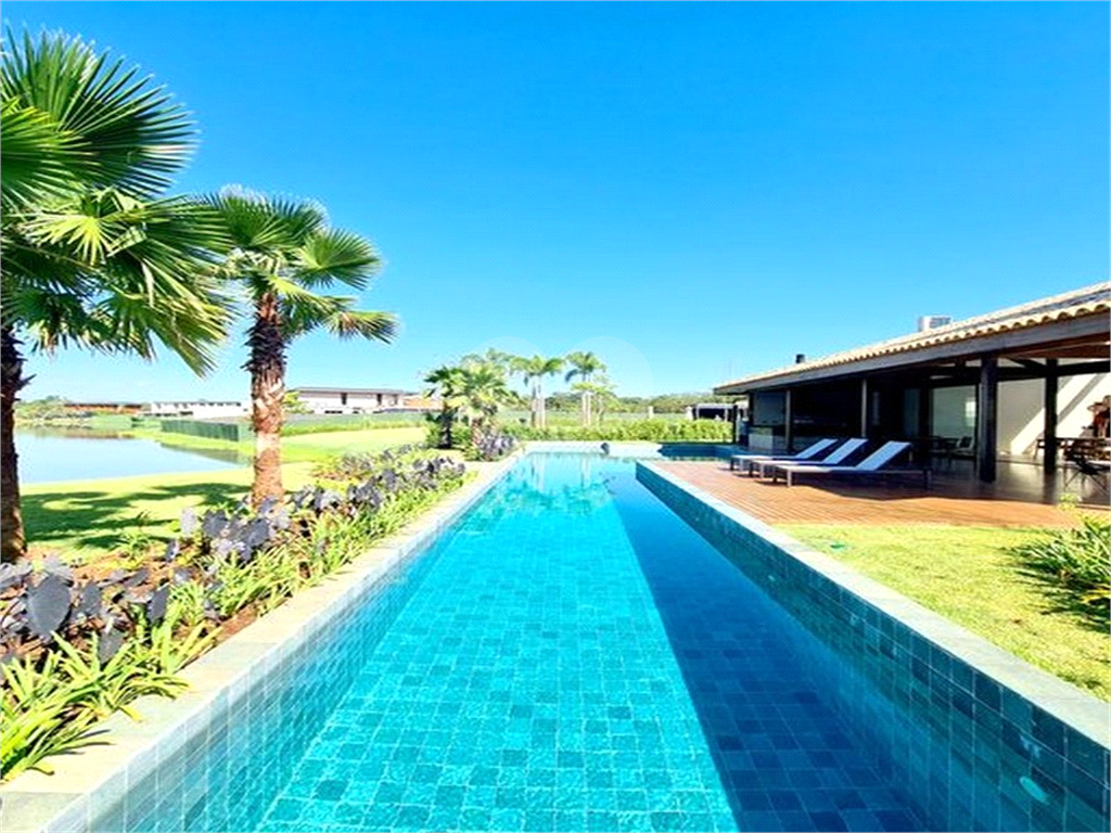 CASA CONDOMÍNIO FAZENDA BOA VISTA REFERÊNCIA NO PAÍS. 7 SUÍTES. NOVA. PRONTA PARA MORAR.