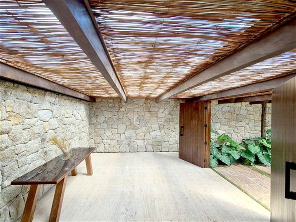 CASA CONDOMÍNIO FAZENDA BOA VISTA REFERÊNCIA NO PAÍS. 7 SUÍTES. NOVA. PRONTA PARA MORAR.
