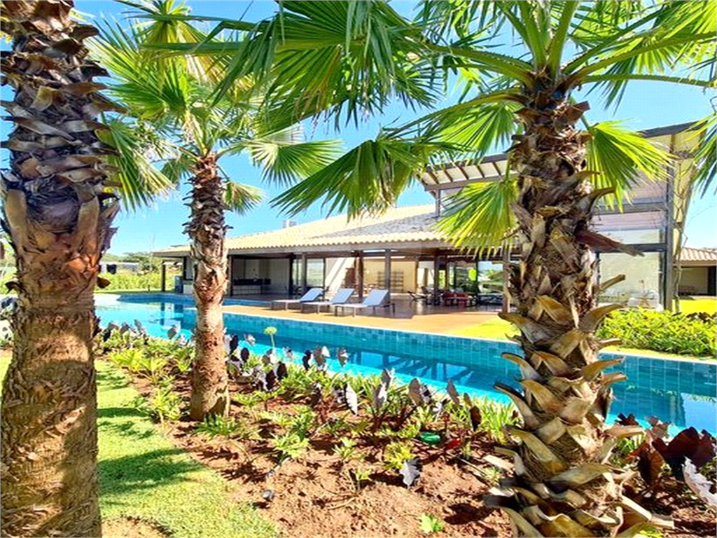 CASA CONDOMÍNIO FAZENDA BOA VISTA REFERÊNCIA NO PAÍS. 7 SUÍTES. NOVA. PRONTA PARA MORAR.