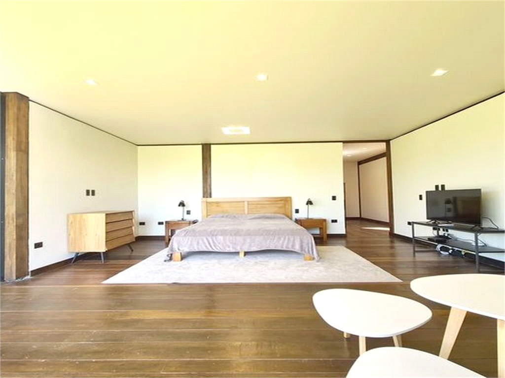 CASA CONDOMÍNIO FAZENDA BOA VISTA REFERÊNCIA NO PAÍS. 7 SUÍTES. NOVA. PRONTA PARA MORAR.