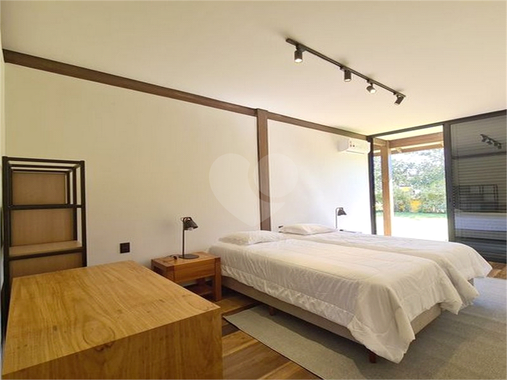 CASA CONDOMÍNIO FAZENDA BOA VISTA REFERÊNCIA NO PAÍS. 7 SUÍTES. NOVA. PRONTA PARA MORAR.