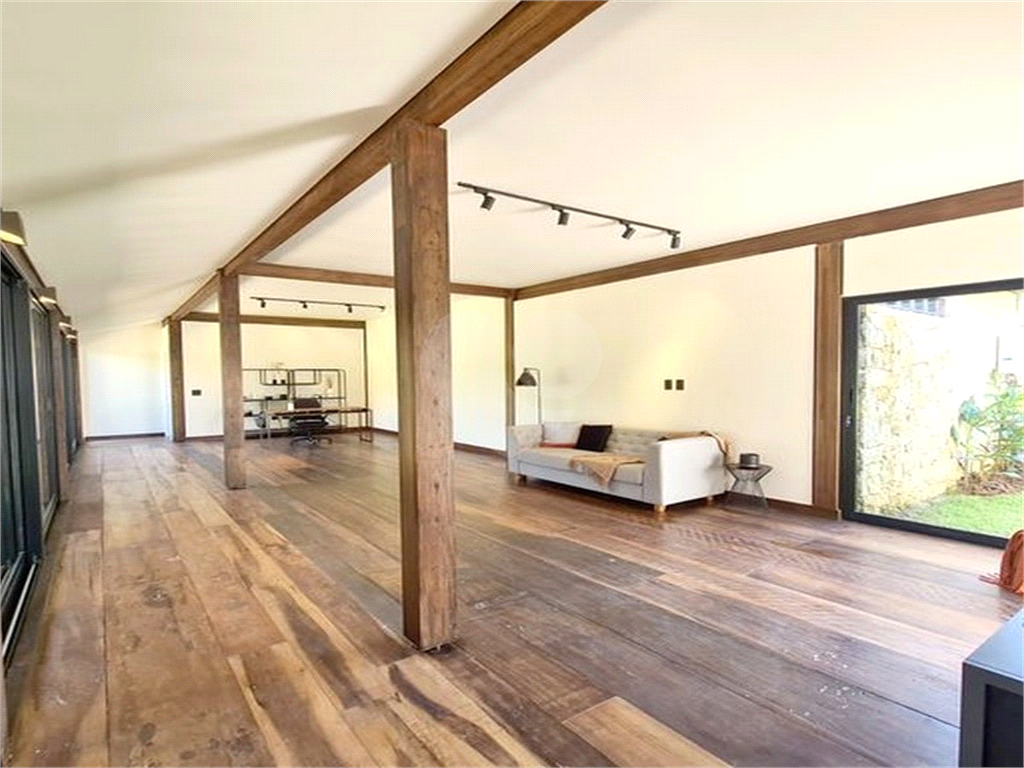 CASA CONDOMÍNIO FAZENDA BOA VISTA REFERÊNCIA NO PAÍS. 7 SUÍTES. NOVA. PRONTA PARA MORAR.