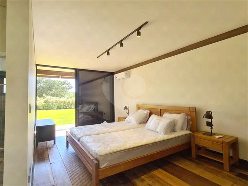 CASA CONDOMÍNIO FAZENDA BOA VISTA REFERÊNCIA NO PAÍS. 7 SUÍTES. NOVA. PRONTA PARA MORAR.