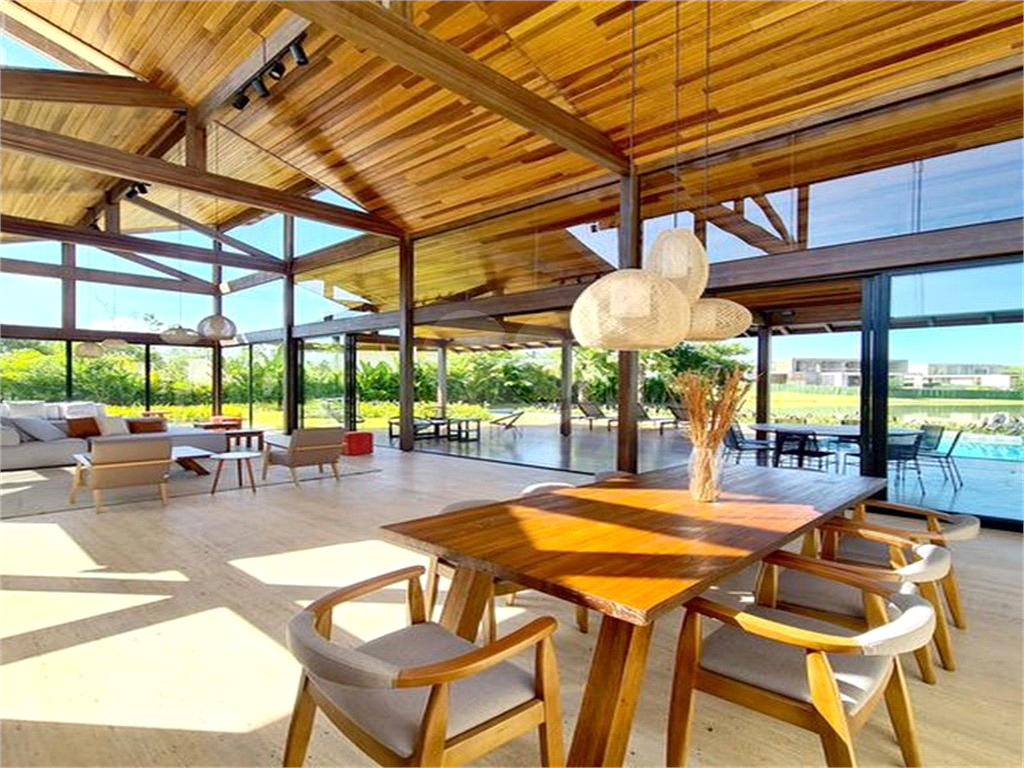 CASA CONDOMÍNIO FAZENDA BOA VISTA REFERÊNCIA NO PAÍS. 7 SUÍTES. NOVA. PRONTA PARA MORAR.
