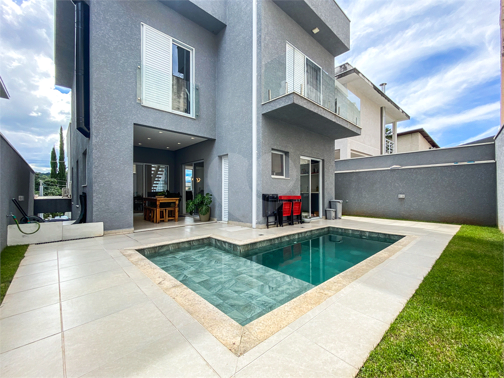 SOBRADO em SANTANA DE PARNAÍBA