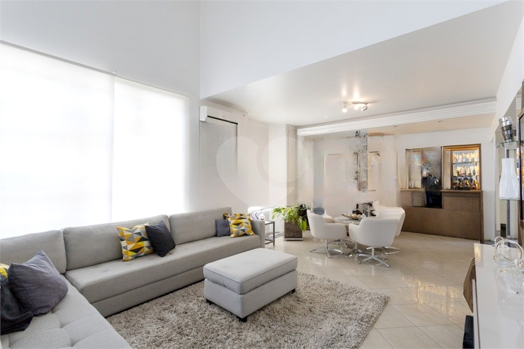 Casa de alto padrão à venda com 4 quartos sendo 3 suítes,