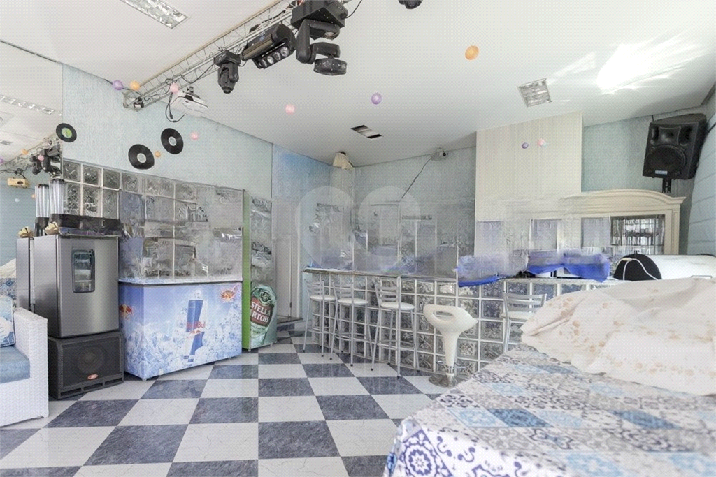 Casa de alto padrão à venda com 4 quartos sendo 3 suítes,