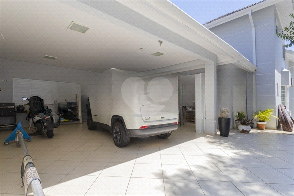 Casa de alto padrão à venda com 4 quartos sendo 3 suítes,