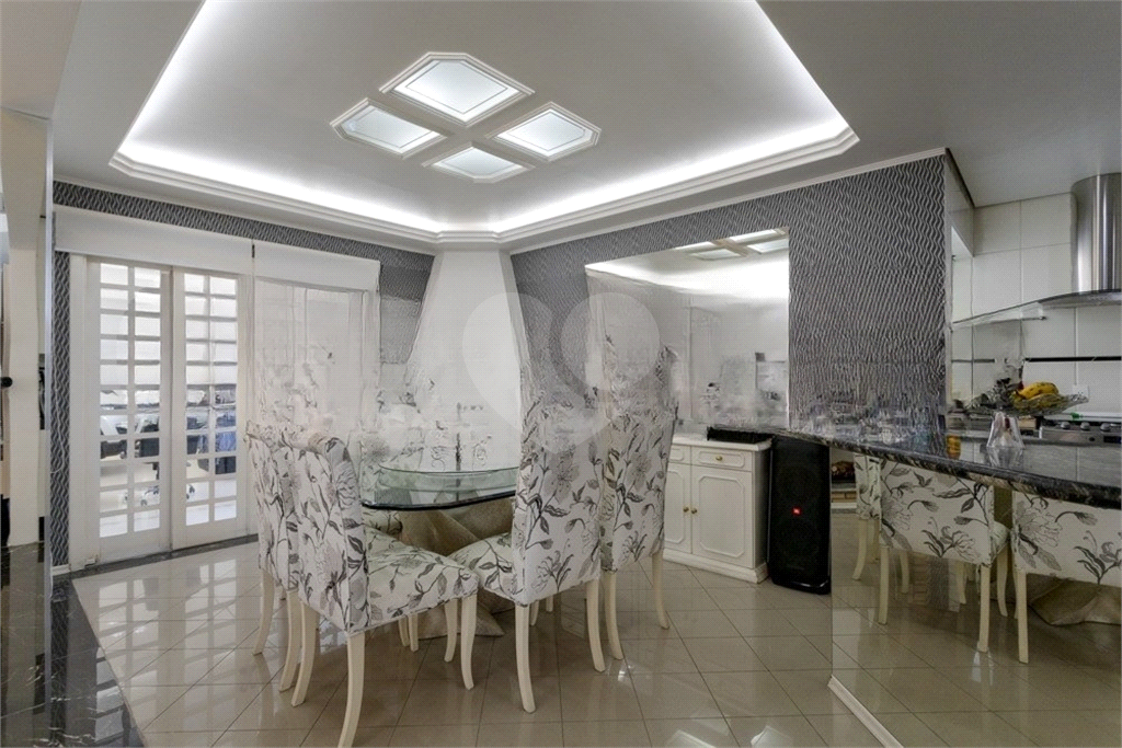 Casa de alto padrão à venda com 4 quartos sendo 3 suítes,