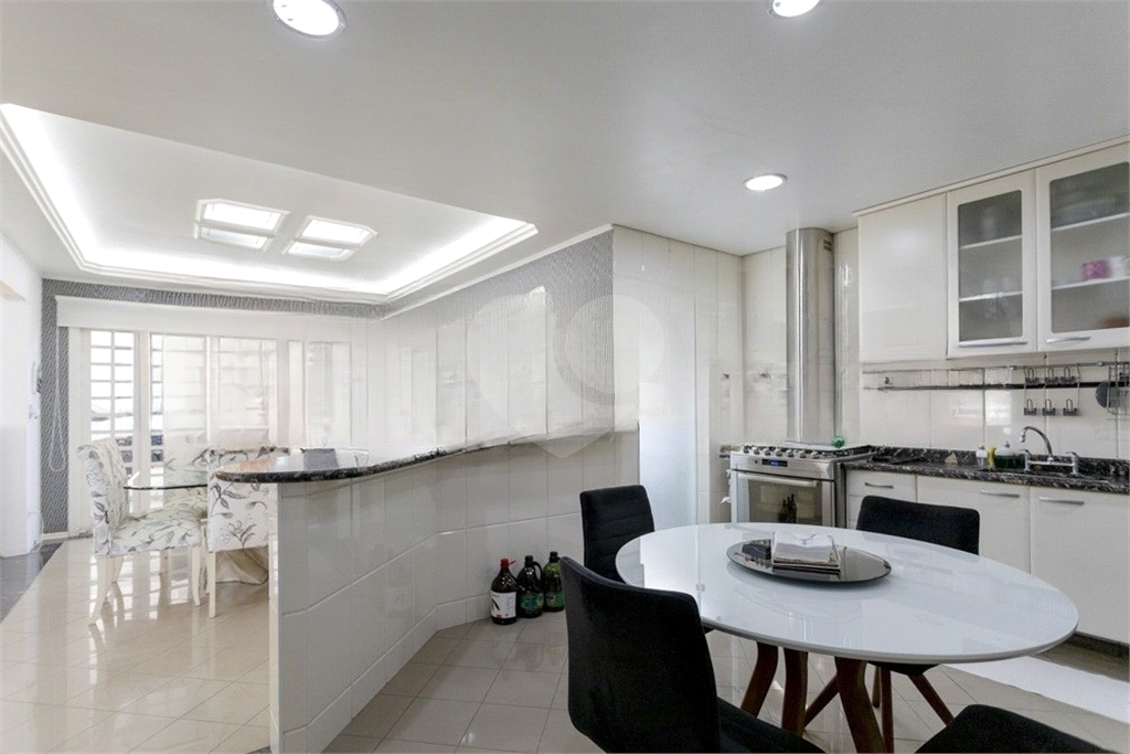 Casa de alto padrão à venda com 4 quartos sendo 3 suítes,