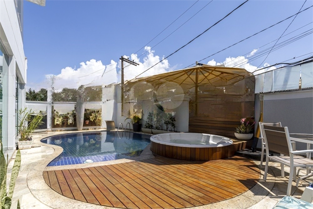 Casa de alto padrão à venda com 4 quartos sendo 3 suítes,