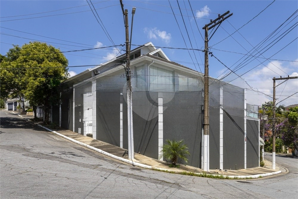 Casa de alto padrão à venda com 4 quartos sendo 3 suítes,