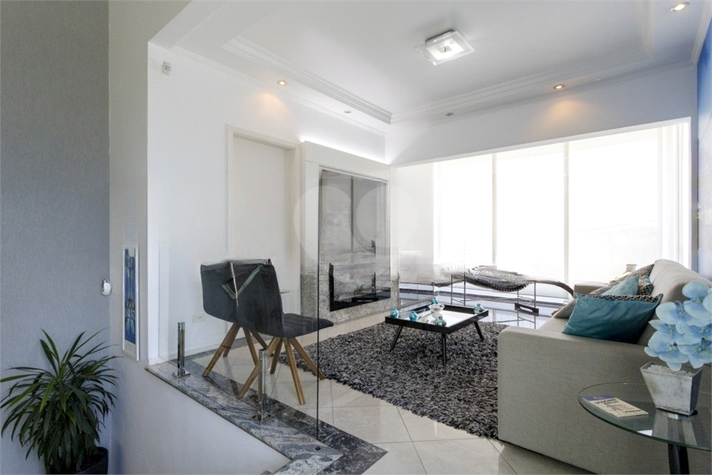Casa de alto padrão à venda com 4 quartos sendo 3 suítes,
