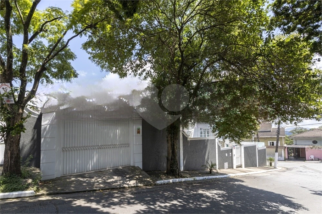 Casa de alto padrão à venda com 4 quartos sendo 3 suítes,